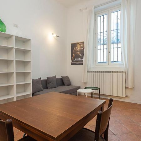 Flat In Isola De Castillia 22 Милано Екстериор снимка