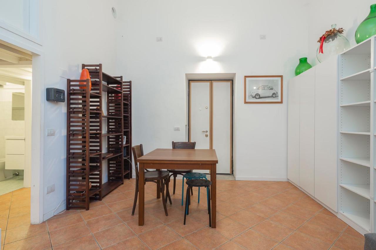 Flat In Isola De Castillia 22 Милано Екстериор снимка