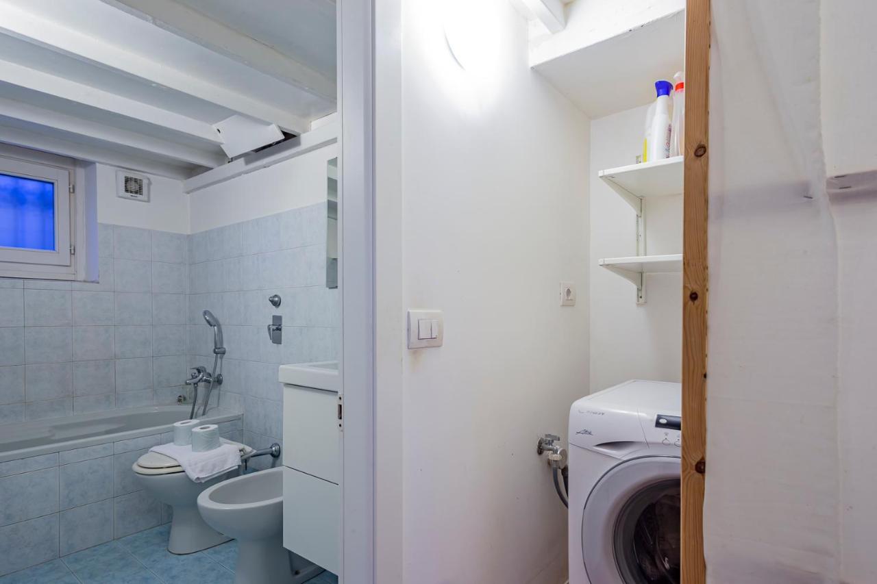 Flat In Isola De Castillia 22 Милано Екстериор снимка