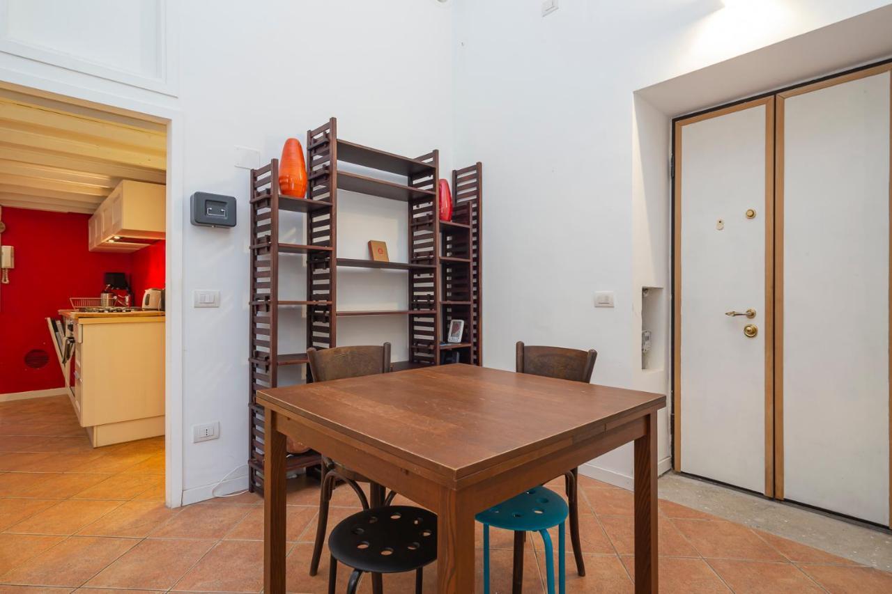 Flat In Isola De Castillia 22 Милано Екстериор снимка