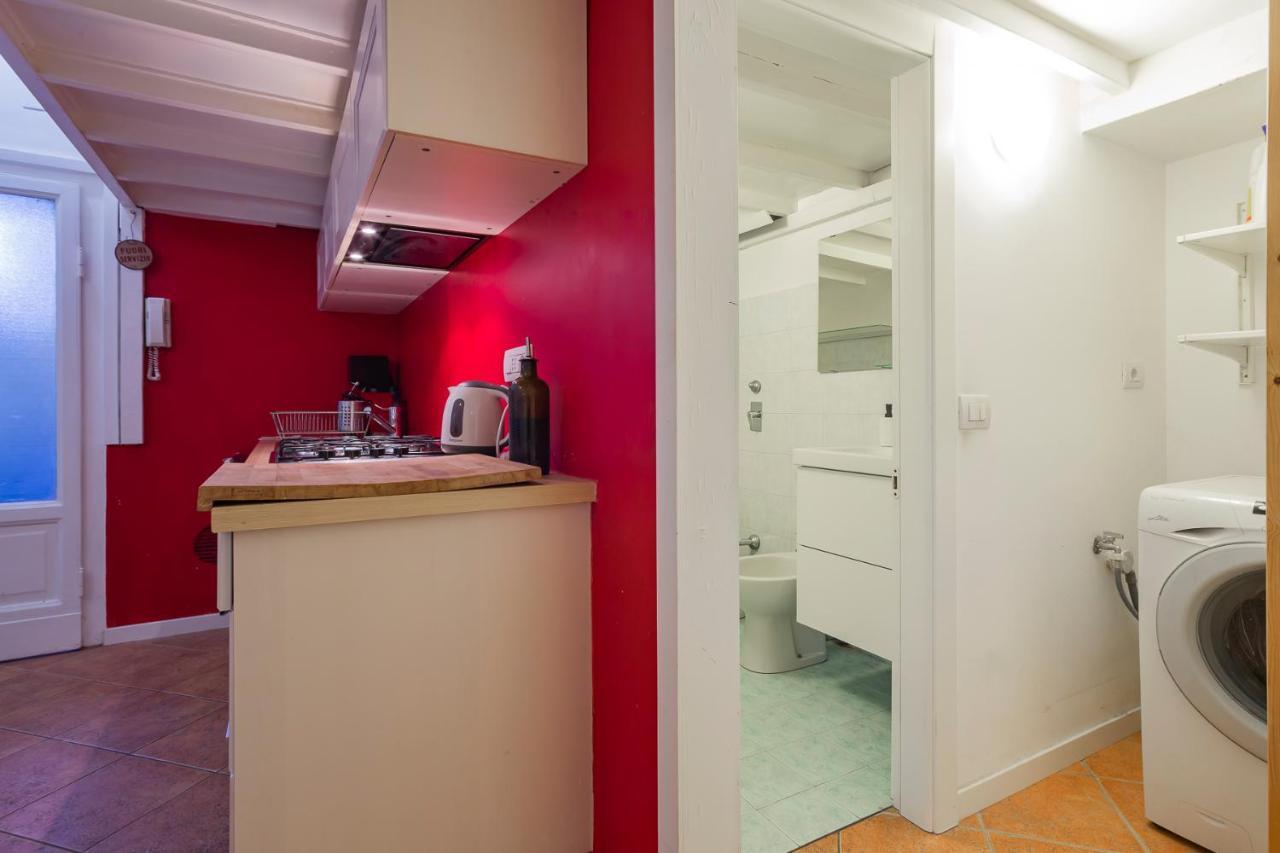 Flat In Isola De Castillia 22 Милано Екстериор снимка